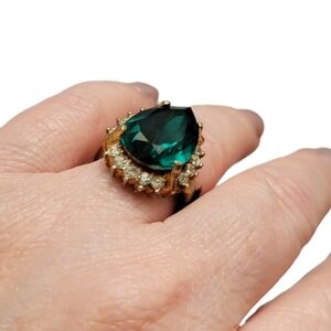 MV Vellano Faux Emerald Ring 80s NOS